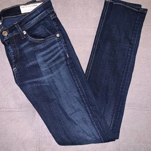 GENTLY USED pair of Rag and Bone Skinny Jeans !